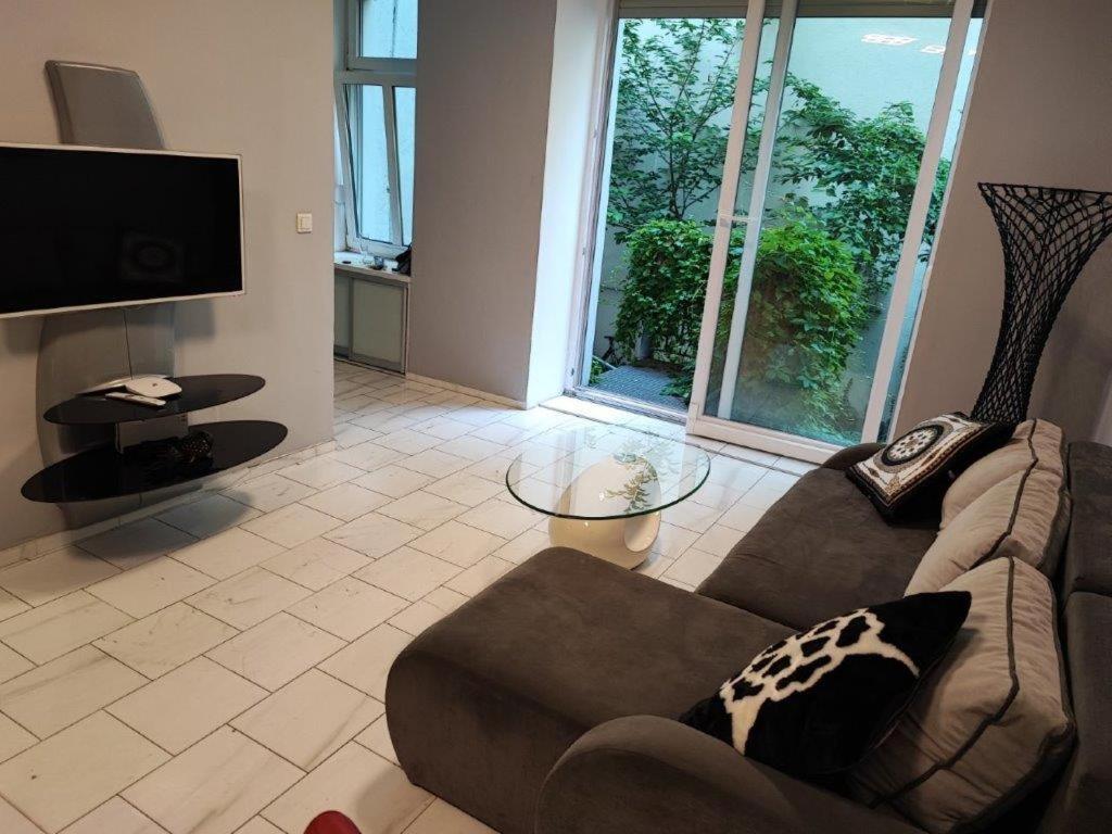 Central Vienna Apartment With Unique 40M2 City Garden & Self Check In Exterior foto